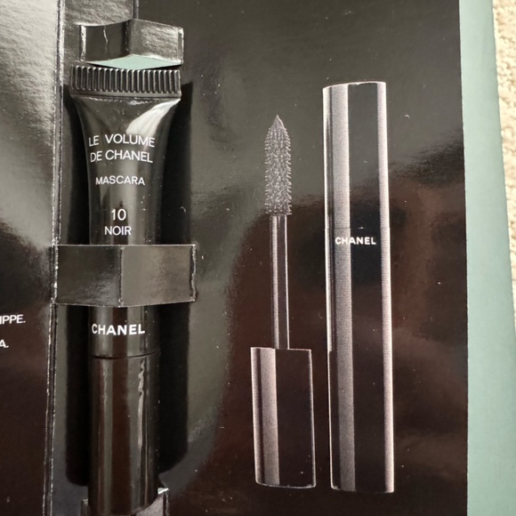 Brand new Chanel Mascara sample- black color - Picture 3 of 3